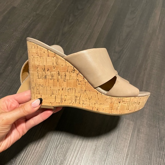 Wedge Heels - Picture 1 of 5